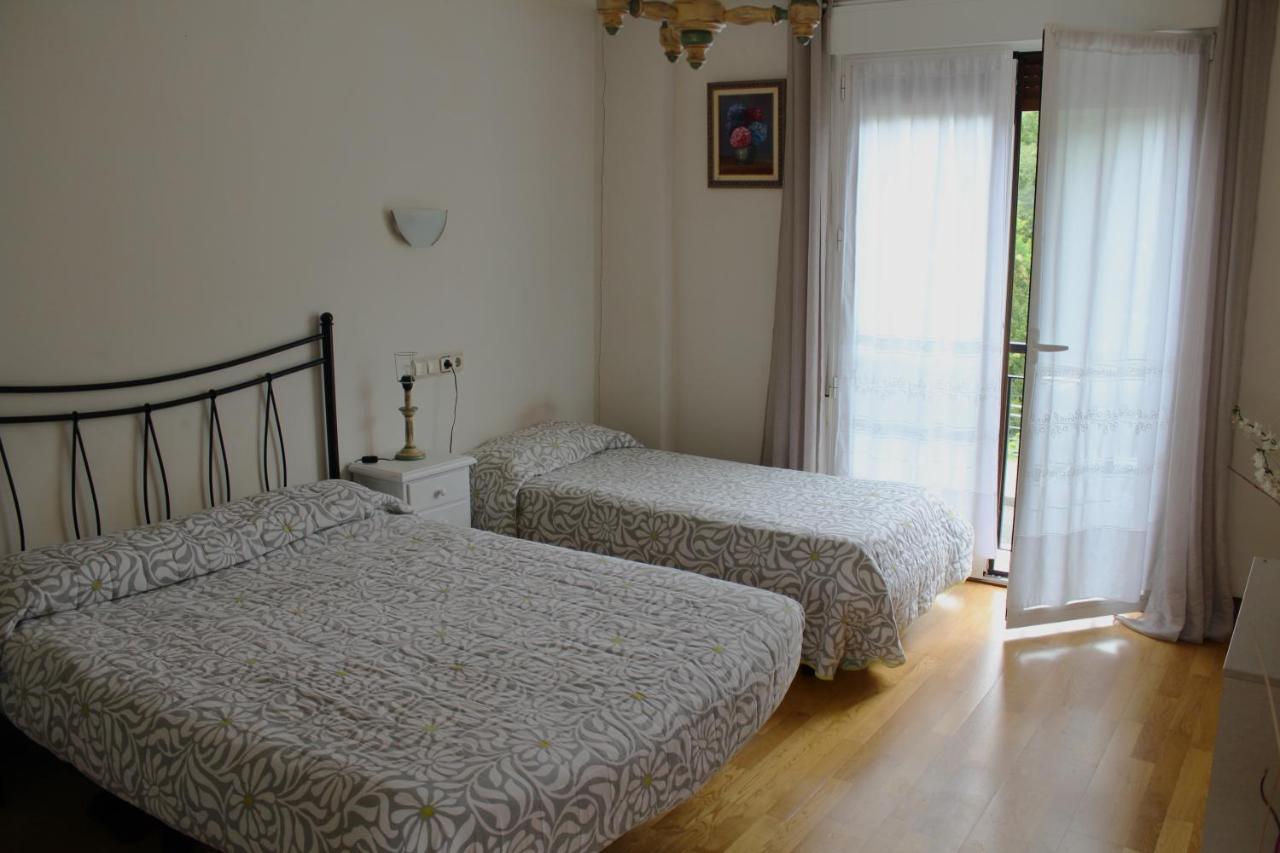 Basic Triple Room with Shared Bathroom