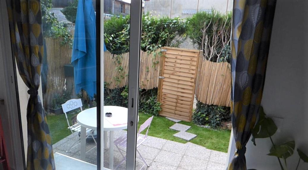 studio climatisé, indépendant avec baie vitrée et jolie terrasse - Ferienwohnung