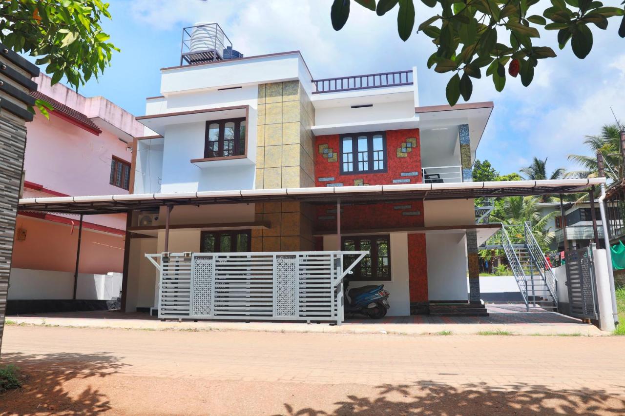 DREAMS VILLA Near Rajagiri Hospital - Bed and Breakfast