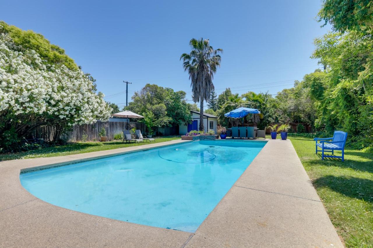 B&B Sacramento - Family Home with Pool about 7 Mi to Downtown Sacramento! - Bed and Breakfast Sacramento