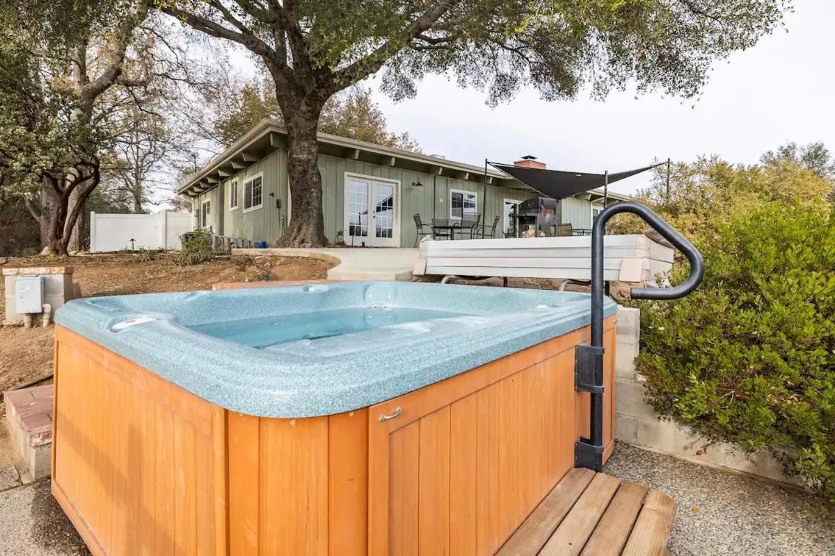 B&B Oakhurst - Black Bear Suite Hot Tub Sleeps 4 affordable - Bed and Breakfast Oakhurst