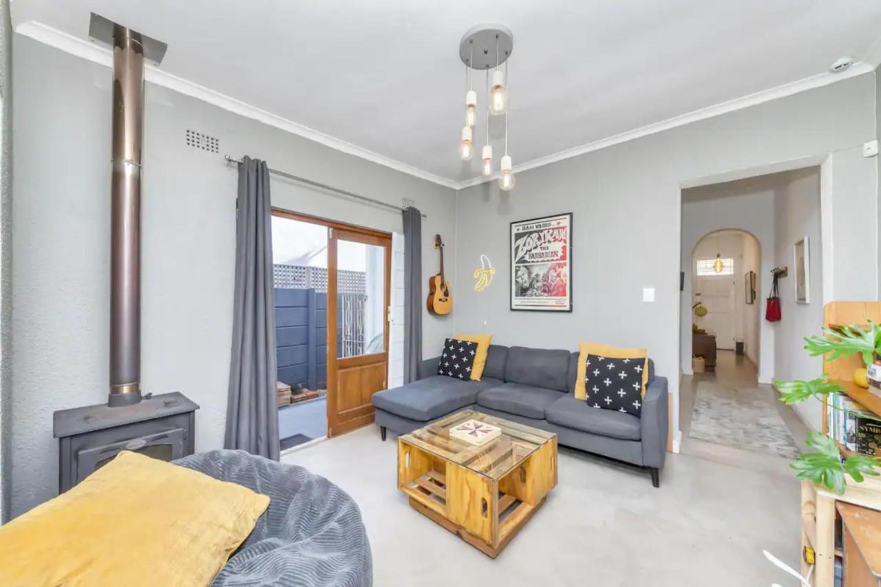 B&B Cape Town - Modern and Stylish 2 BD House in Claremont - Bed and Breakfast Cape Town
