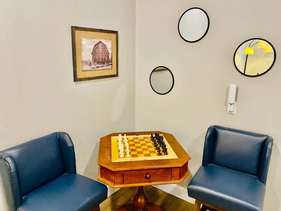 Eagle Nest River Views Hot Tub Games Sleeps 6 - Chambres d’hôtes Ahwahnee