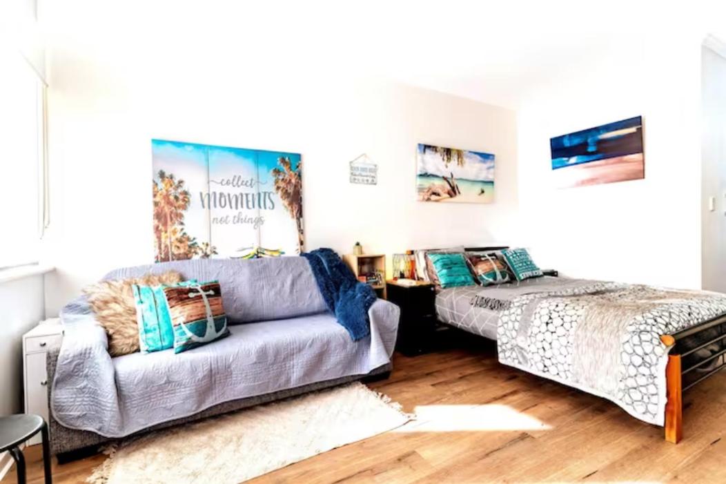 Lovely "Driftwood Taft" Apartment Beach & Everything few Minutes walk! Central Glenelg - Chambres d’hôtes