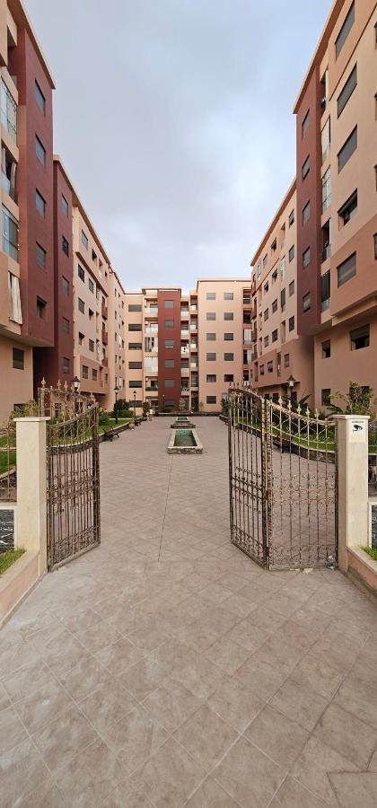 family apartment with swimming pool air conditionning and elevator - B&B Marrakesh