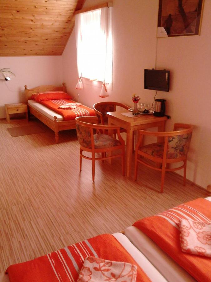 Driepersoonskamer met Eigen Badkamer