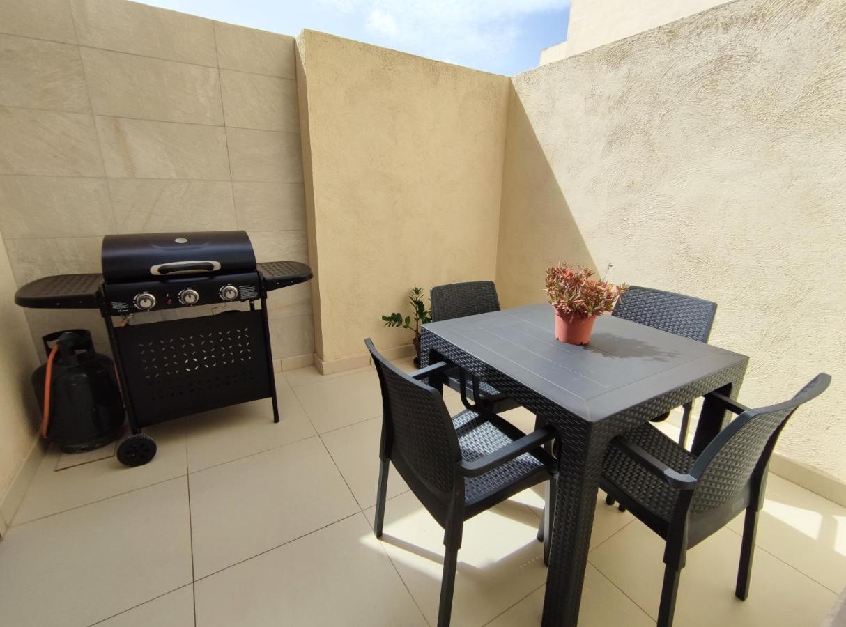 Étoile Court Apt - homey, spacious & private patio - B&B