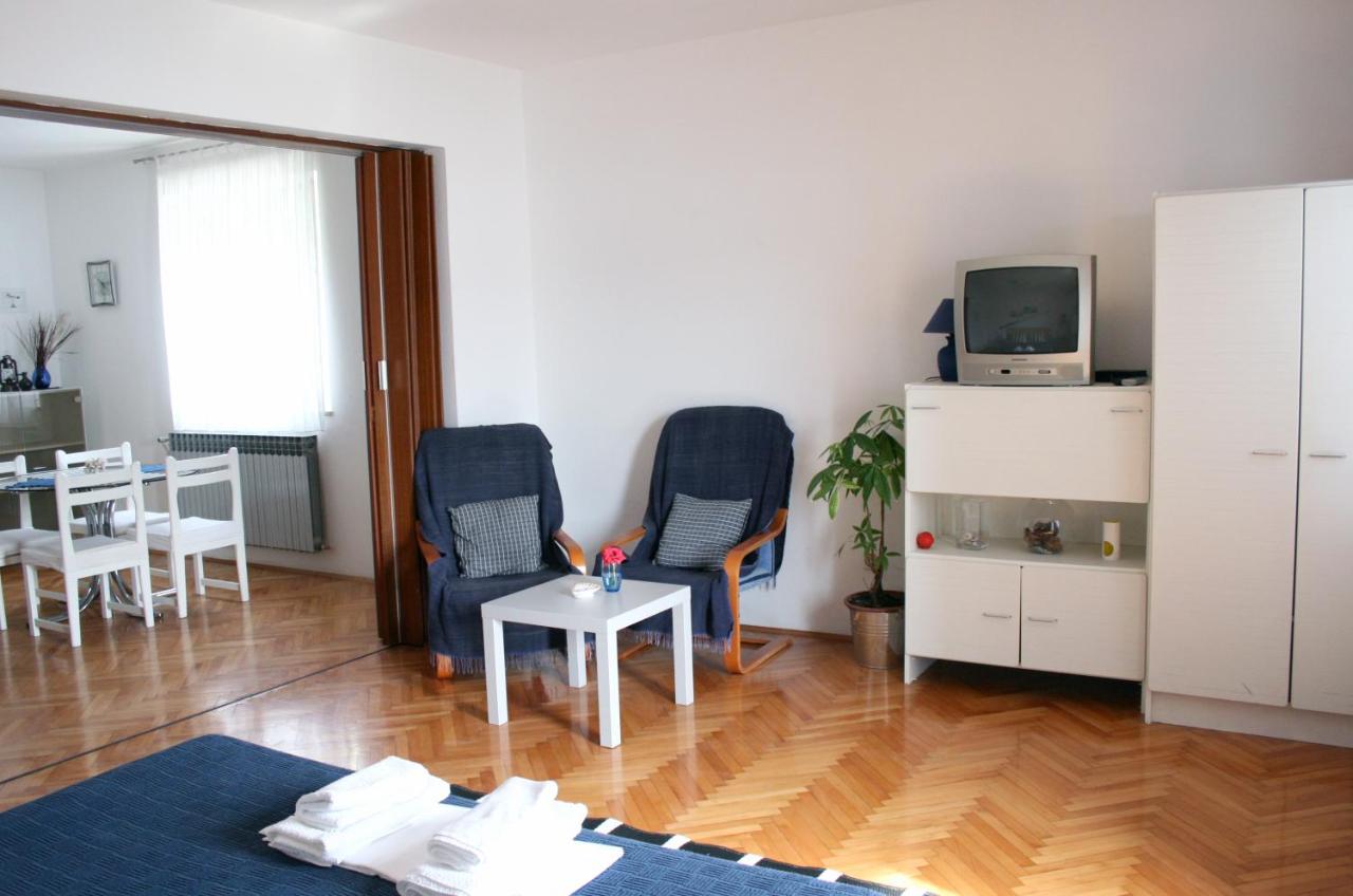 Studio Apartment with Balcony and Sea View