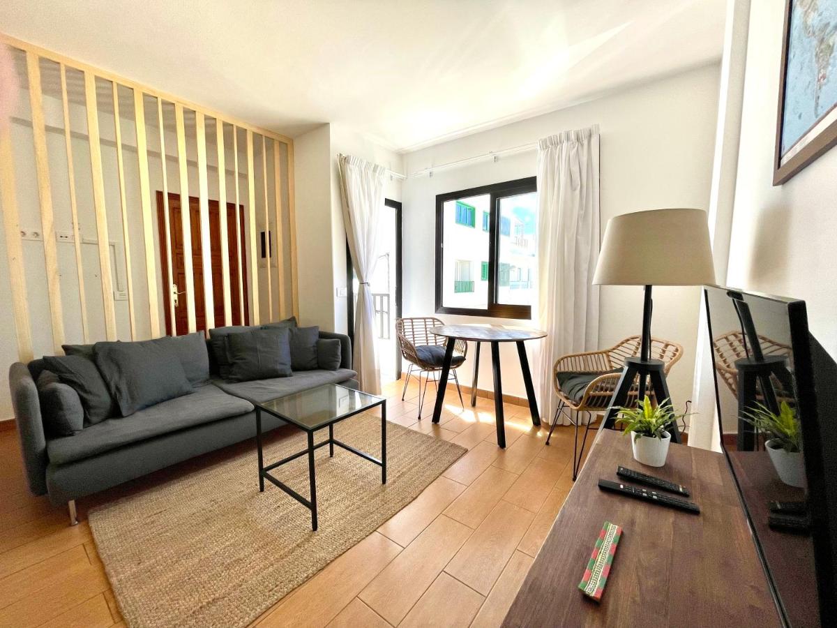 Weybeach4 -sea frontline,plaza view,little terrace - Chambres d’hôtes La Santa