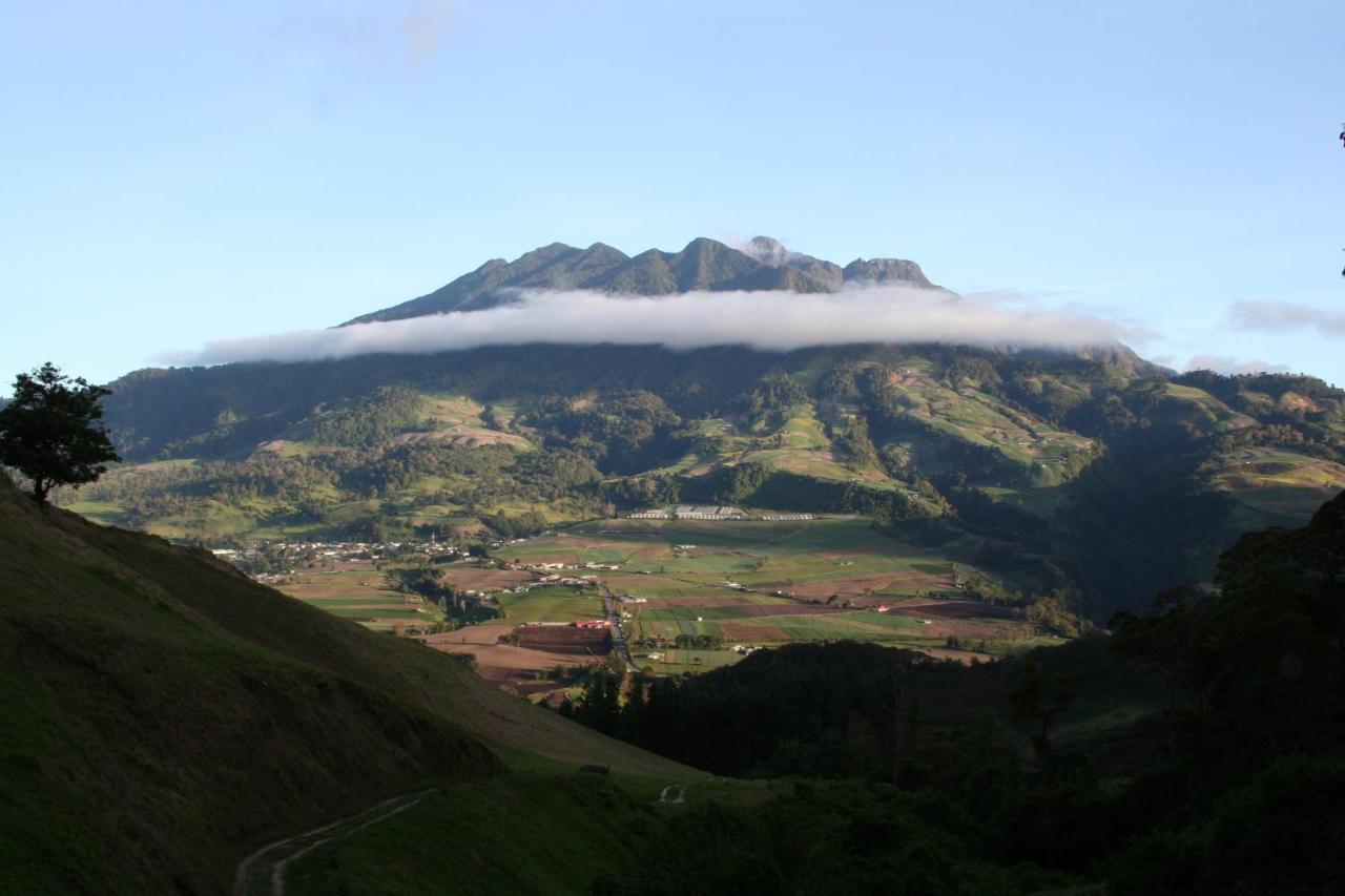 Top Of The Mountain - The Eagles Nest - Bed and Breakfast