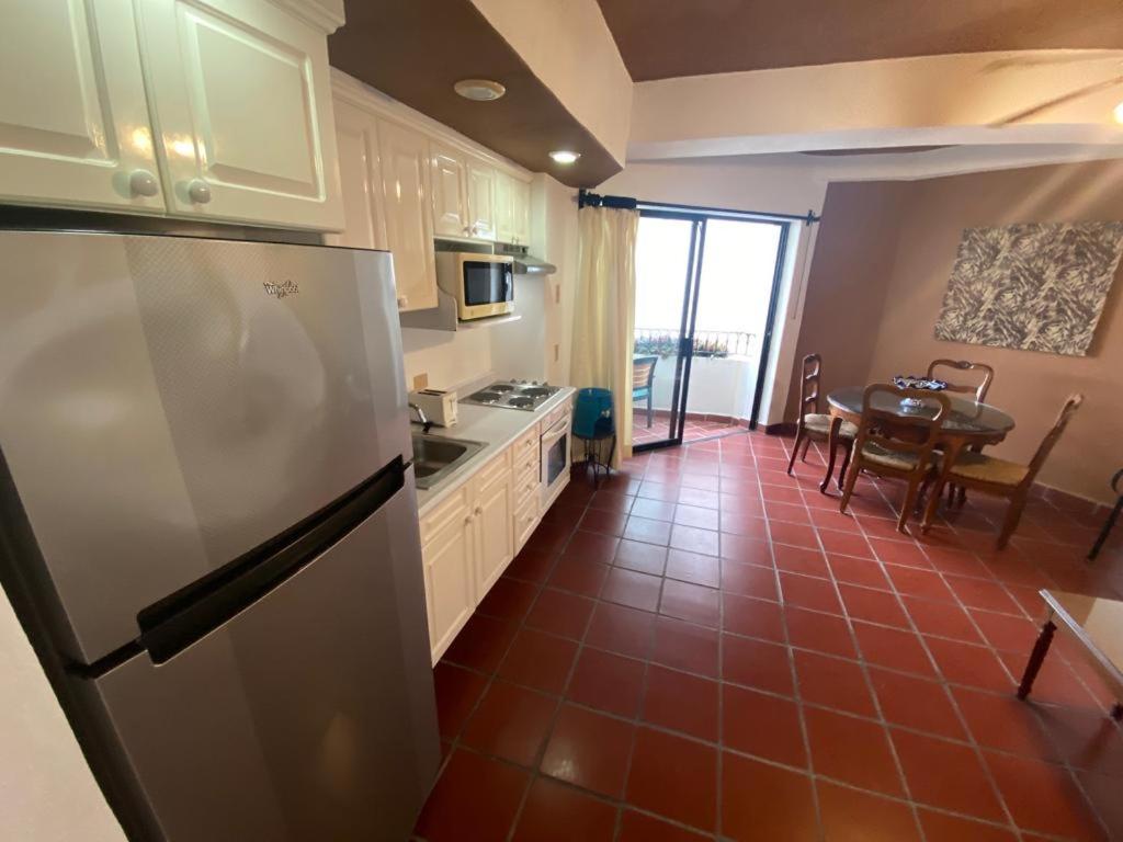 one beach street hotel -Beach front Spacious 1BD 1BA fabulous view in Zona Romantic Puerto Vallarta - B&B Puerto Vallarta