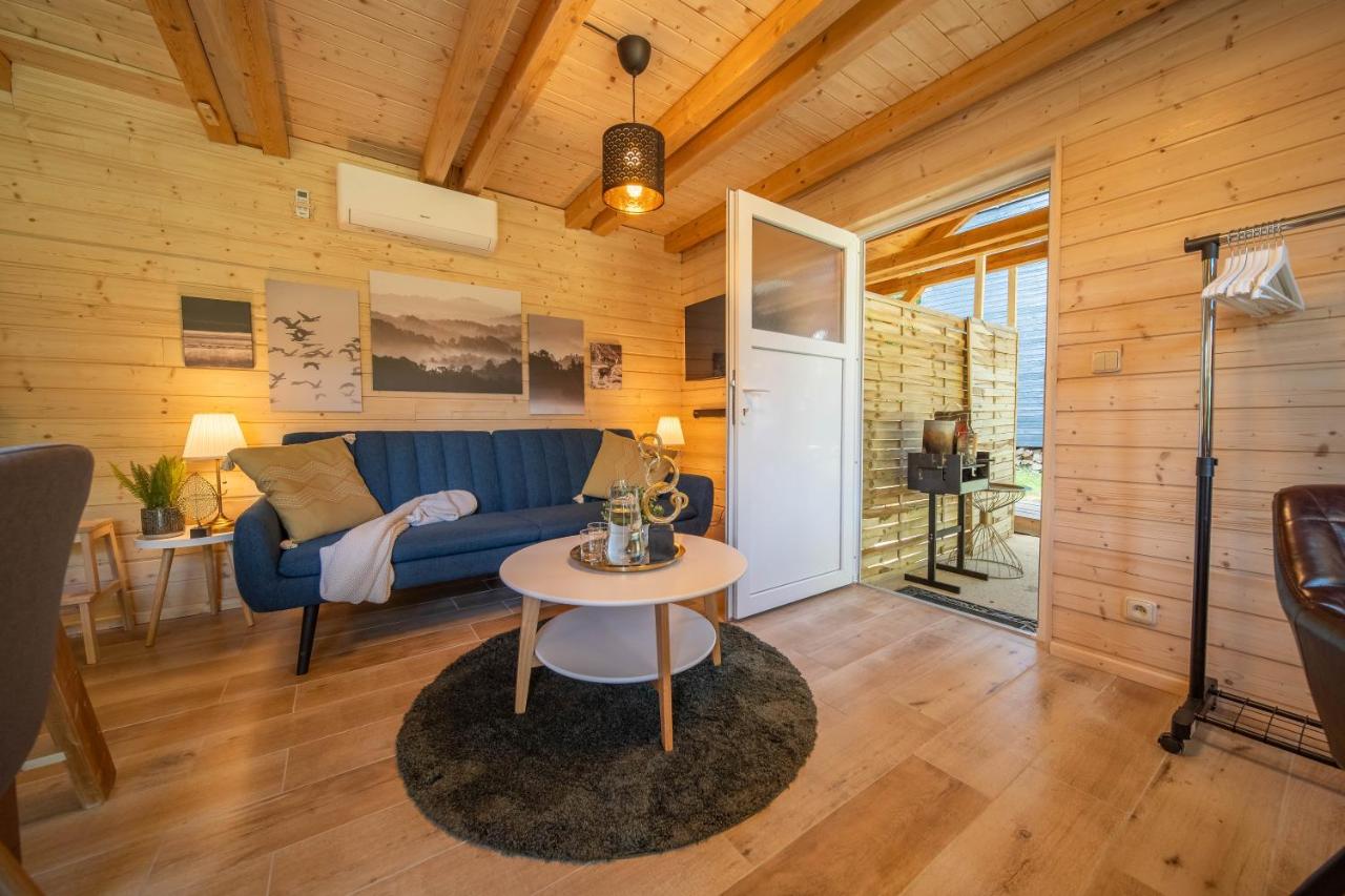 Magic new cozy tiny house at private lake - Bed and Breakfast Řehenice