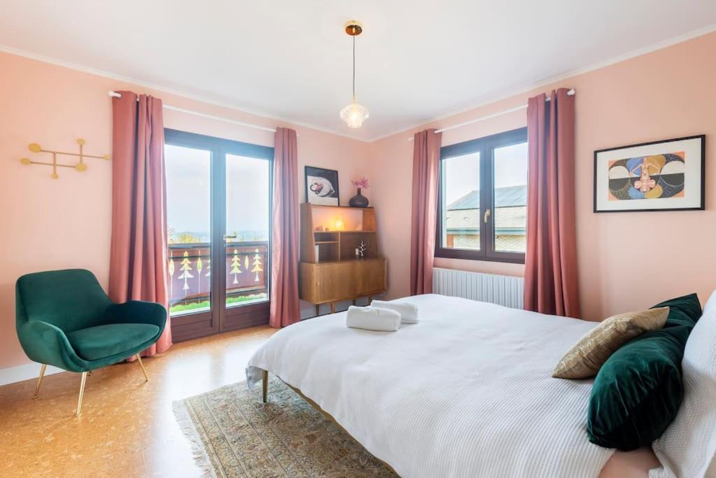 Apartment with Lake View