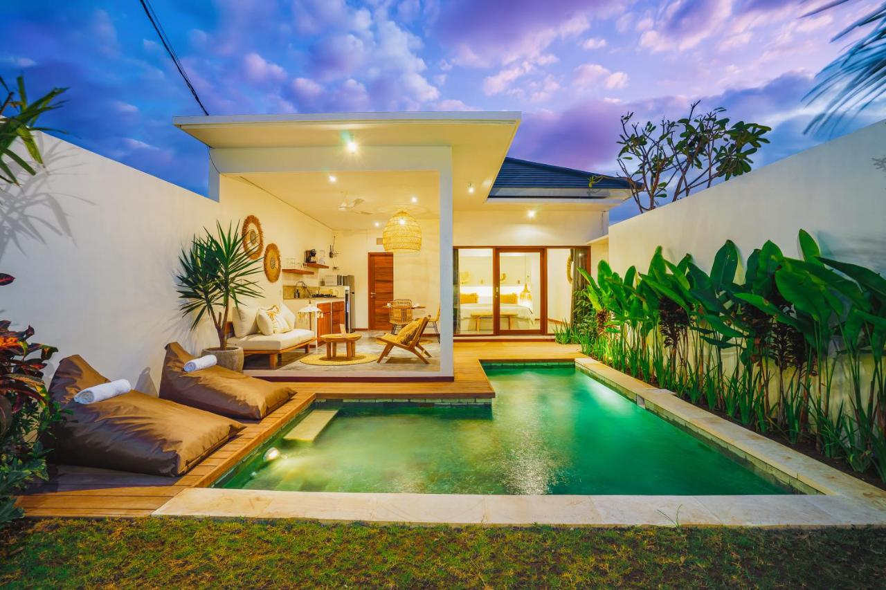 Villa Karina - Sumptuous 1BR Private Luxury Villa Walking Distance to Nyanyi Beach - B&B Tabanan