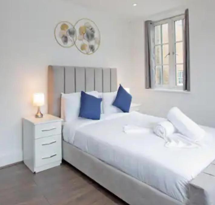 Stylish Furnished Rooms In Barking Centre - Chambres d'hôtes Barking
