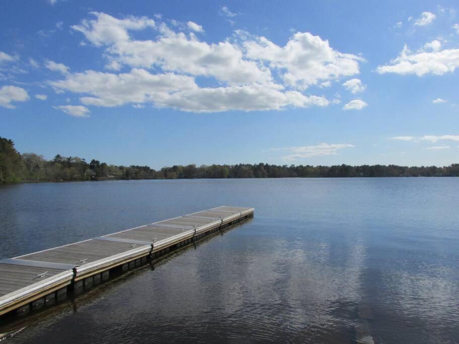Lakefront Bliss: Your Perfect Getaway on the Water - B&B