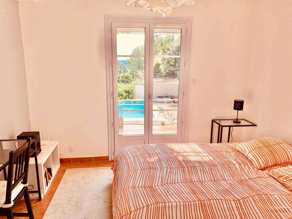 Provencal villa with stunning view & summer pool - B&B