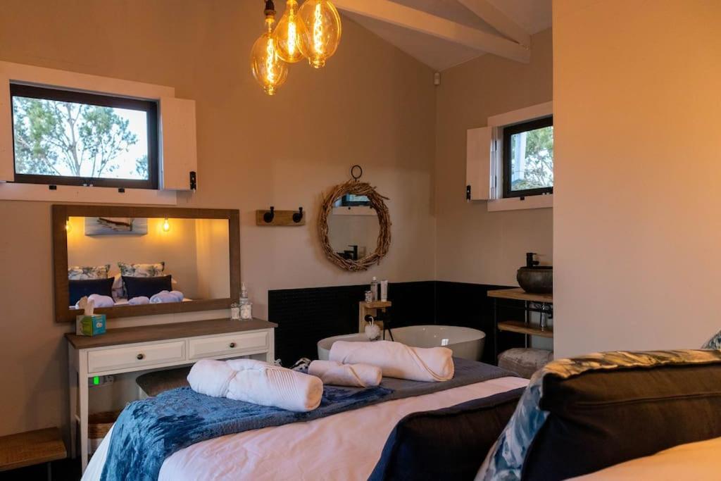 B&B Jeffreys Bay - The Surfers Bush Cabin - Bed and Breakfast Jeffreys Bay