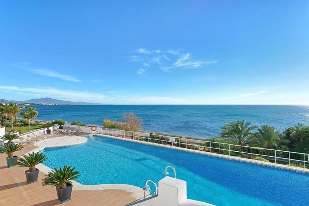 Spacious Stunning Views 2-Bed Apartment Estepona - Ferienwohnung