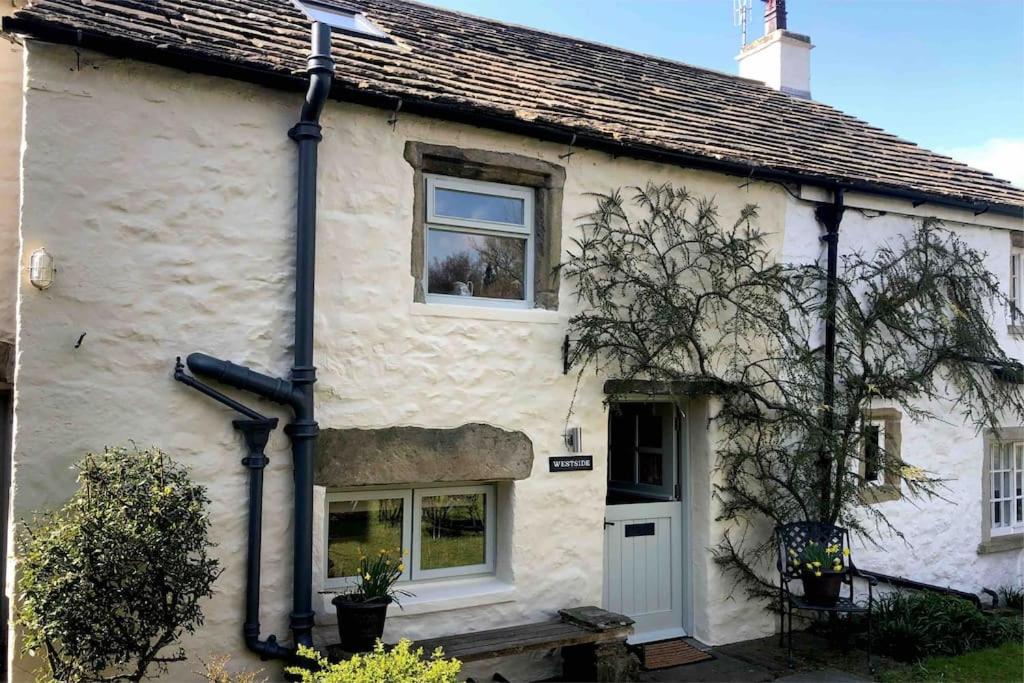 B&B Newby - Westside Cottage, Newby Yorkshire Dales National Park 3 Peaks and Near the Lake Disrict, Pet Friendly - Bed and Breakfast Newby
