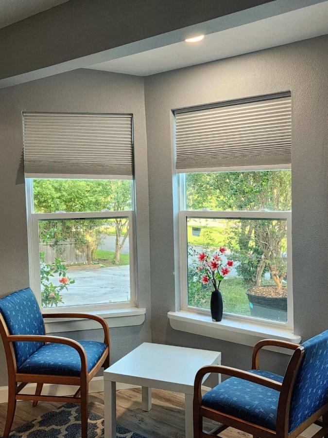 Spacious Bedroom with private workspace, ensuite bathroom - Room# 1 in SHARED house NO PET - B&B Orlando