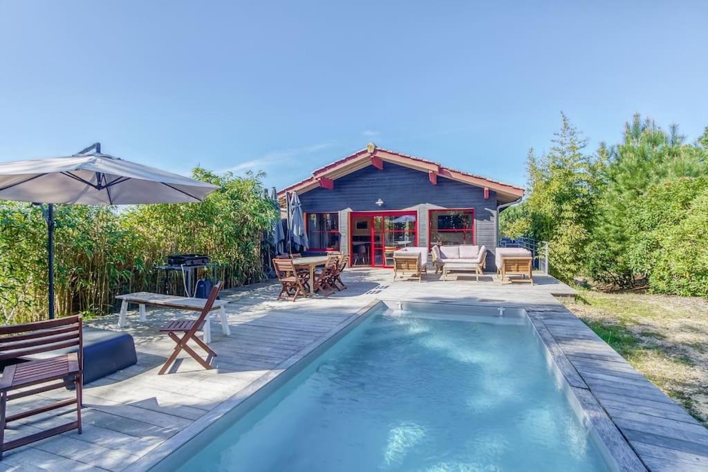 Belle Villa avec Piscine juste à côté du bassin - B&B