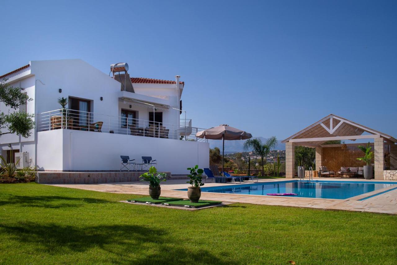 Al Aker Villa with private pool - B&B Kalathas