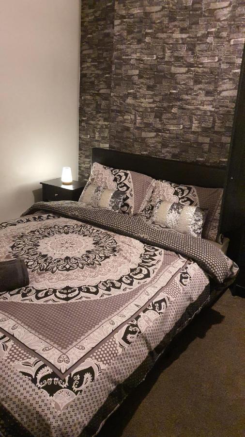 B&B Stoke-on-Trent - 2 bedroom house, Tunstall, Stoke-on-Trent. - Bed and Breakfast Stoke-on-Trent