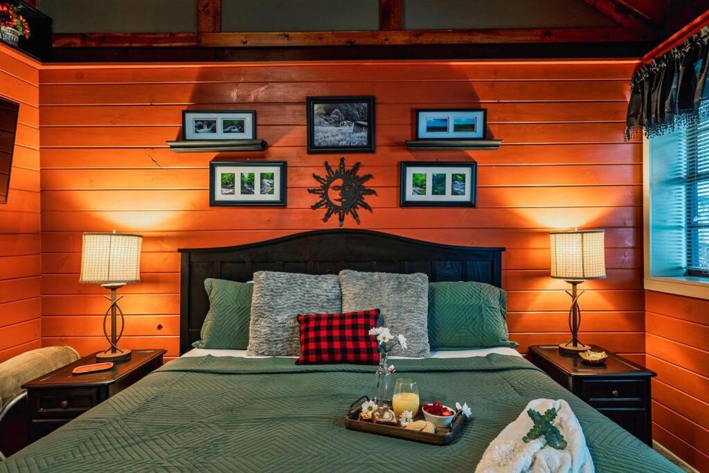 Lazy Fox Hideout - Bed and Breakfast Sevierville