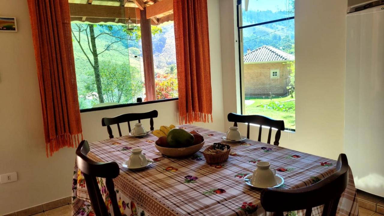 Recanto dos Beija flores, Chalé Bougainville - Bed and Breakfast