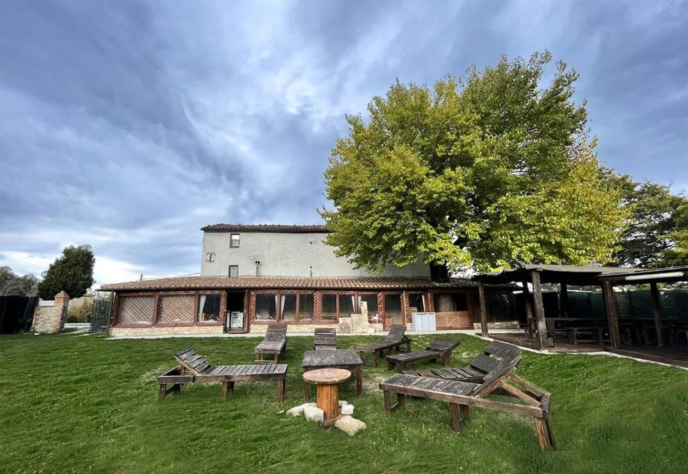 Casale Viozzi - Casa Vacanze con piscina nelle Marche - B&B Montefalcone Appennino