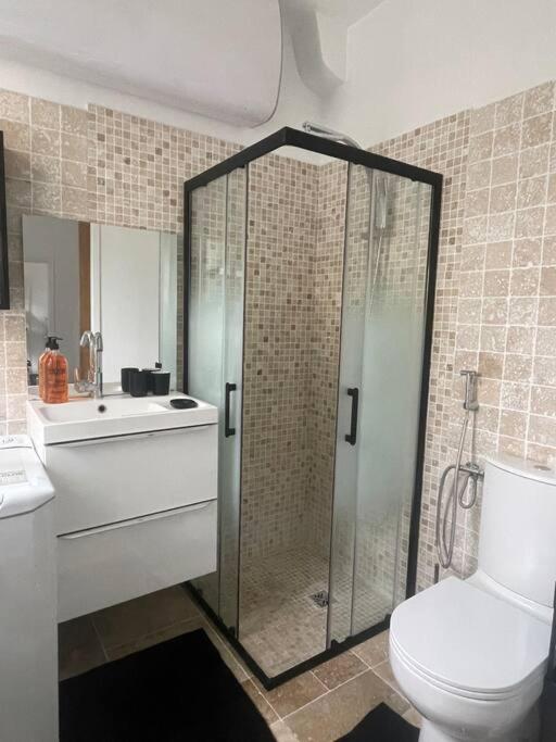 Cosy Apartment In paris - Bed and Breakfast Saint-Ouen