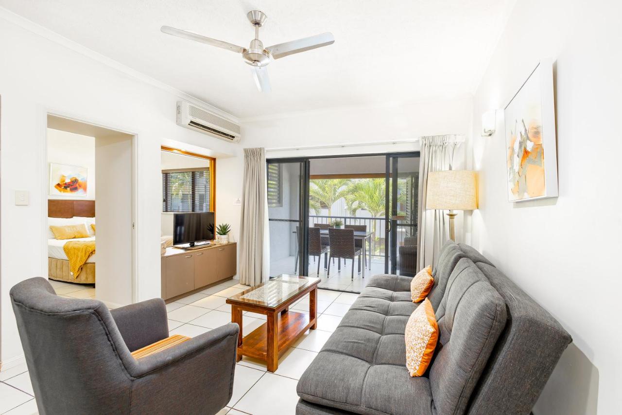 B&B Cairns - 1BR Cairns City Holiday Oasis - Bed and Breakfast Cairns