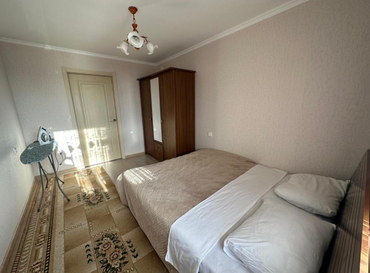 B&B Ust-Kamenogorsk - 2 bedroom apartment 2 комн-я Казыбек би - Bed and Breakfast Ust-Kamenogorsk