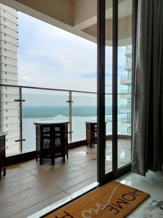 B&B Johor Bahru - 2 Seaview Balcony@Danga Bay - Bed and Breakfast Johor Bahru