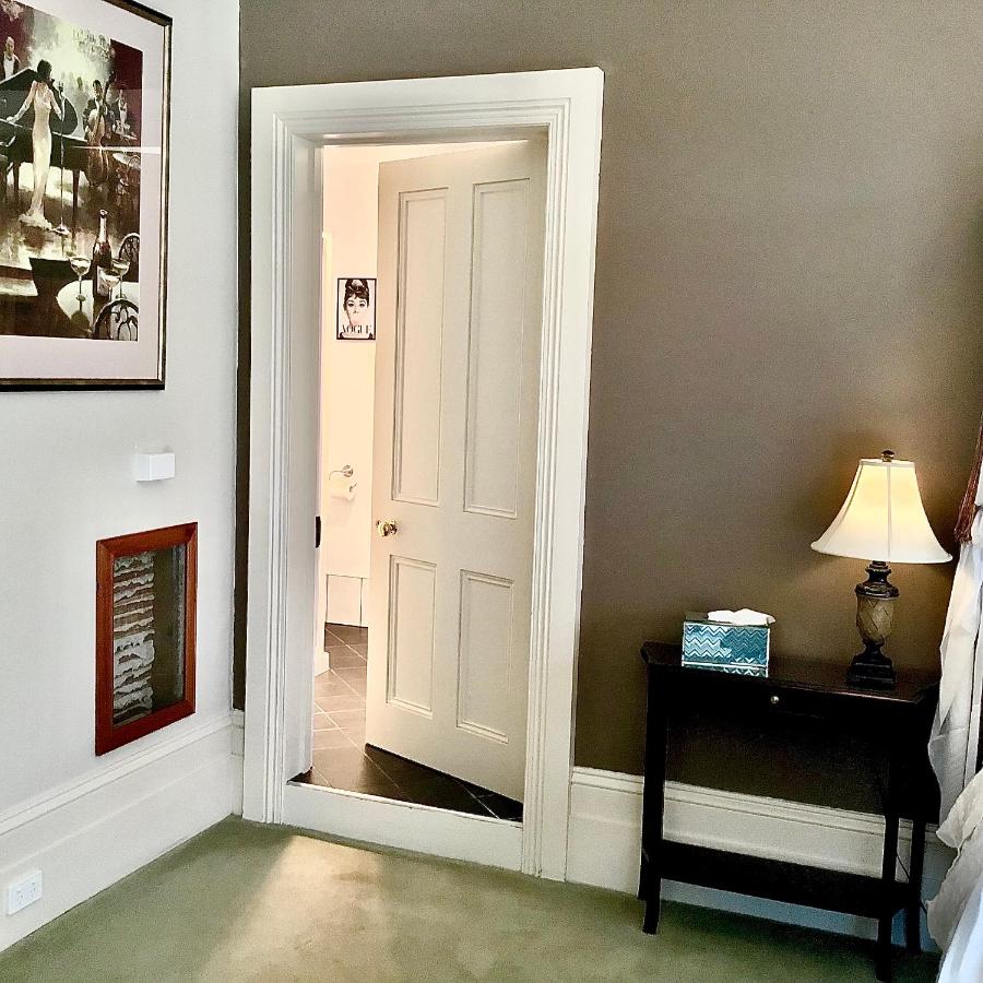 Adelaide King Room