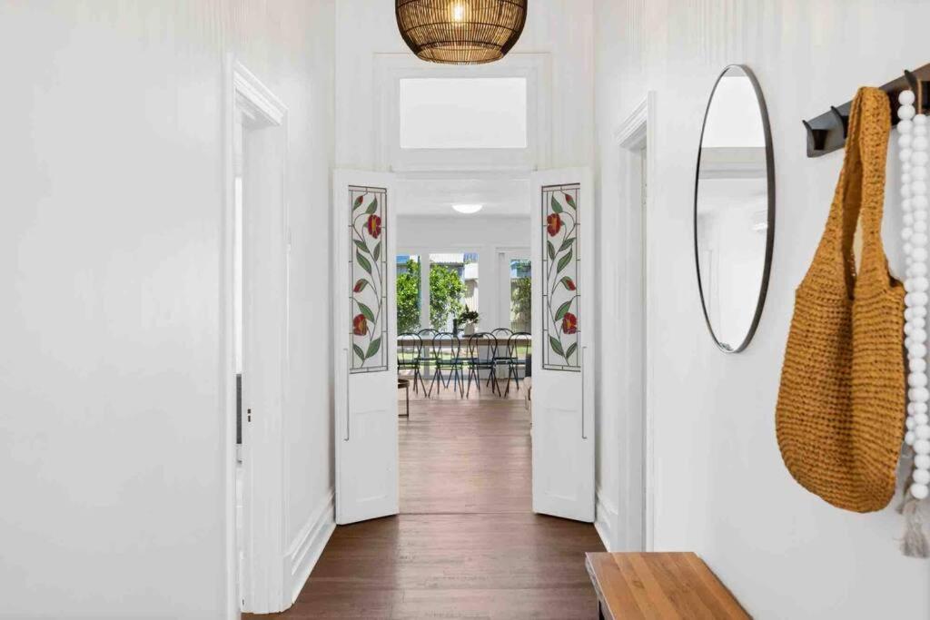 Main Street - Henley Beach House - B&B