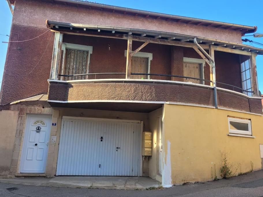 Logement avec grand balcon dans le Brionnais - B&B