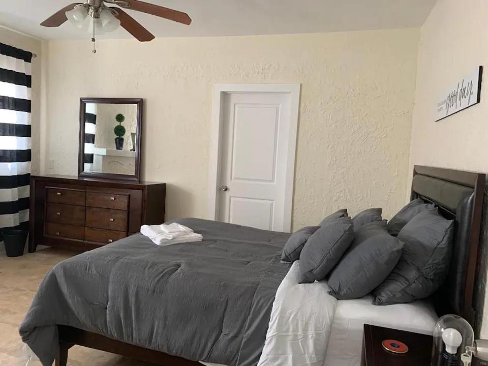 B&B Miami - Huge Private Room, near the Airport - Free parking - 02 - Bed and Breakfast Miami