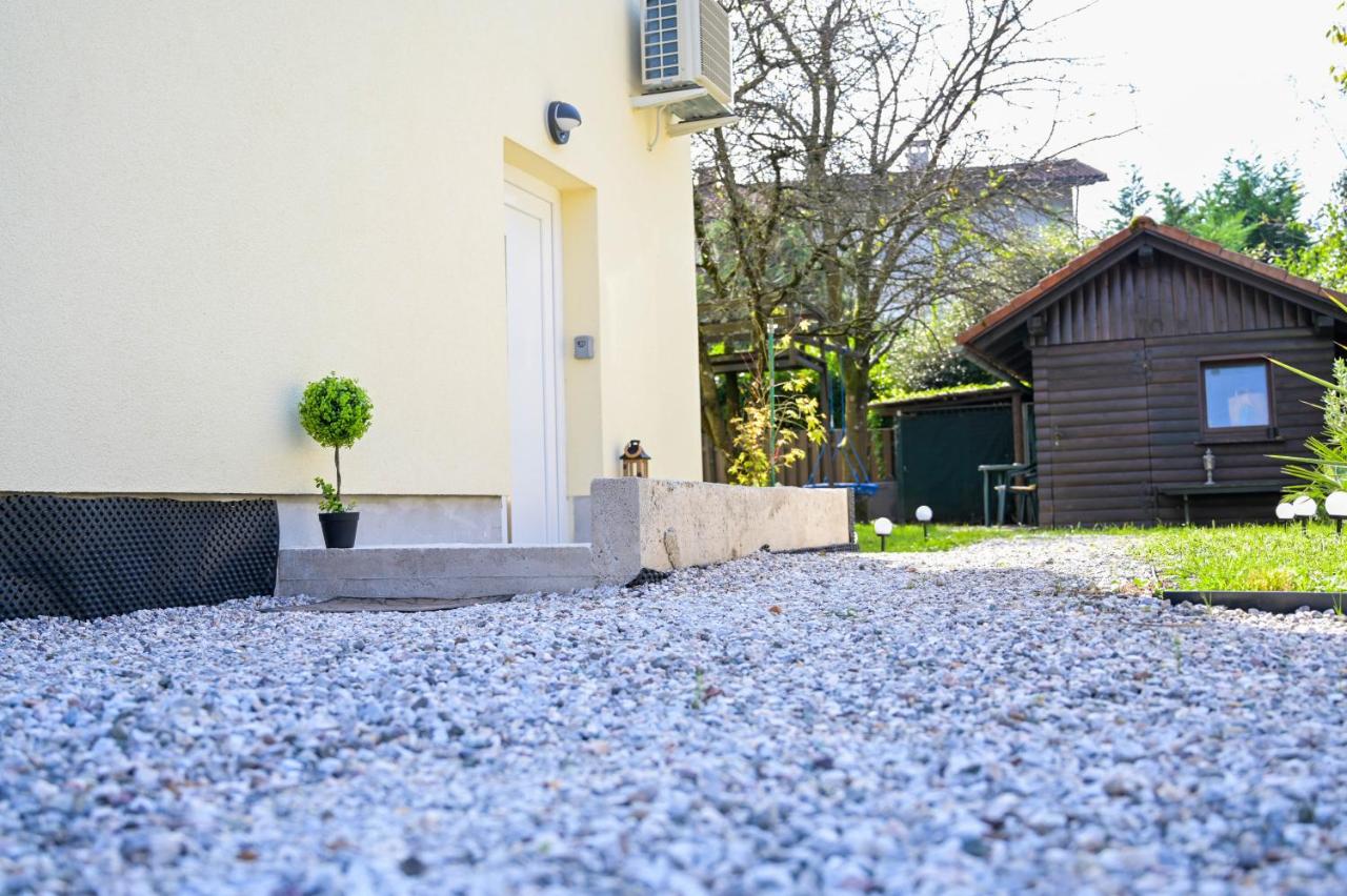 Blue apartment with FREE parking - B&B Lubiana