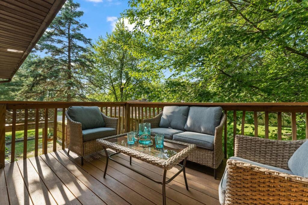Balcony/Patio/ Fenced Yard /Beach/Park& Pet Allow - B&B
