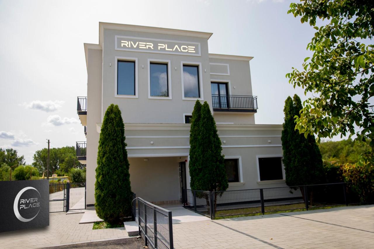 B&B Piteşti - RIVER PLACE - Bed and Breakfast Piteşti