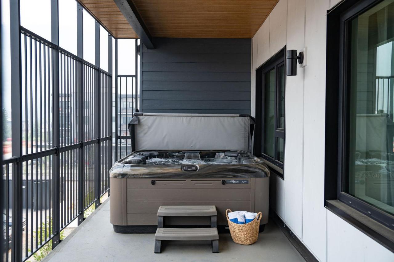 The Monashee House by Revelstoke Vacations - B&B