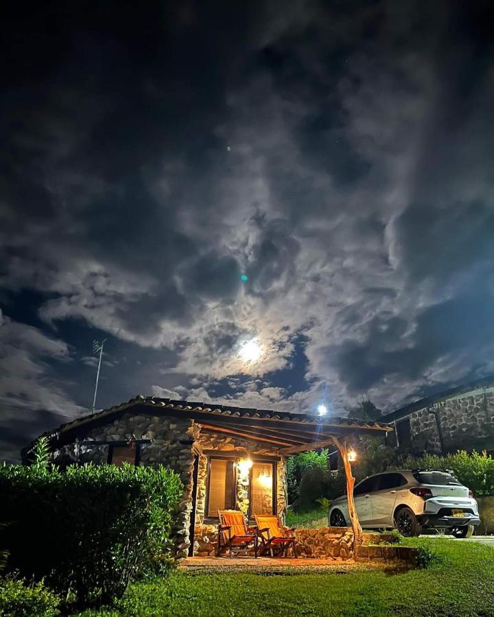 Cabañas y Hostal Bonanza mesa de los santos - B&B