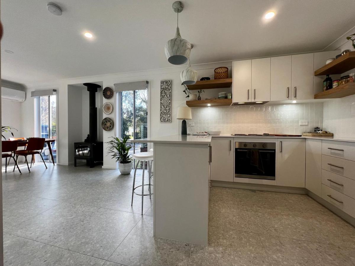 Berrara Brand New Beach House - B&B