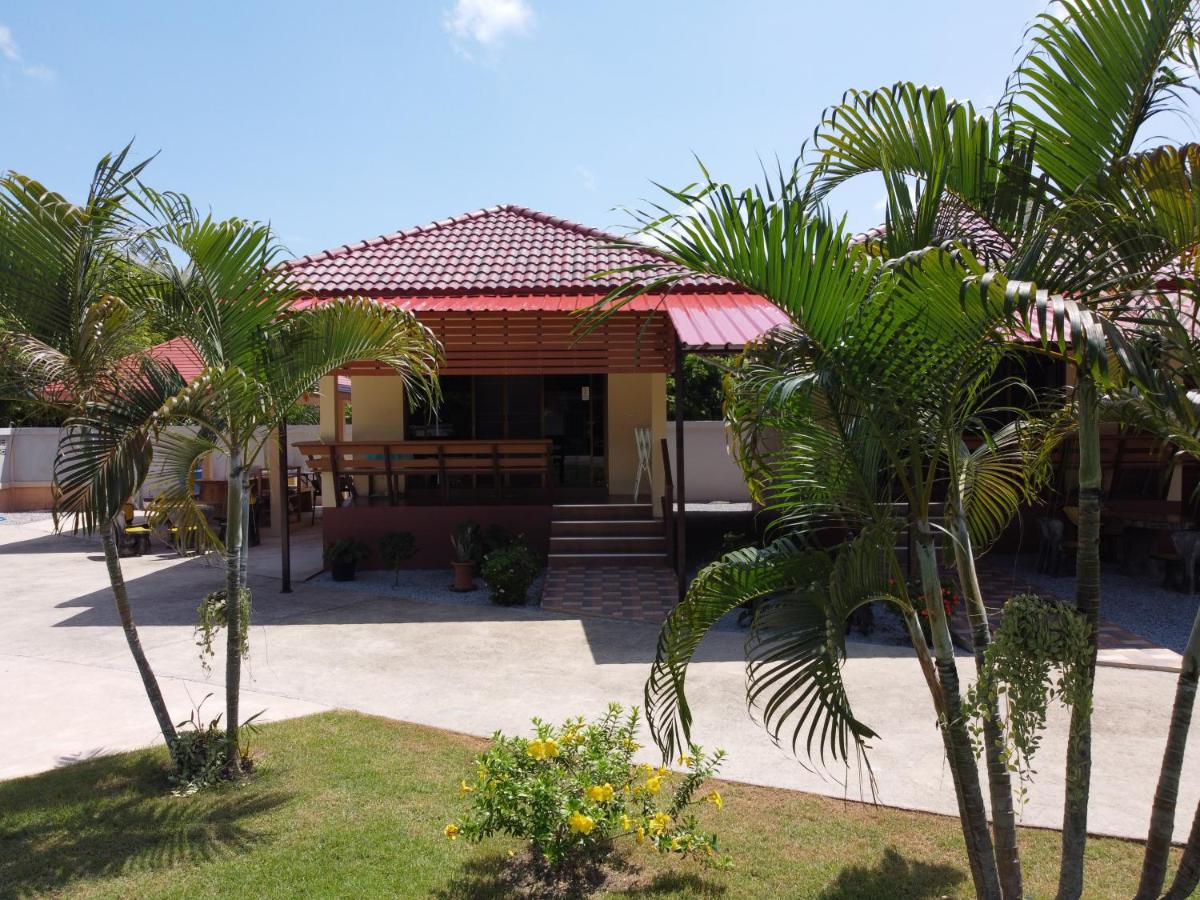 B&B Rayong - Naluemon Village FH 1 - Bed and Breakfast Rayong