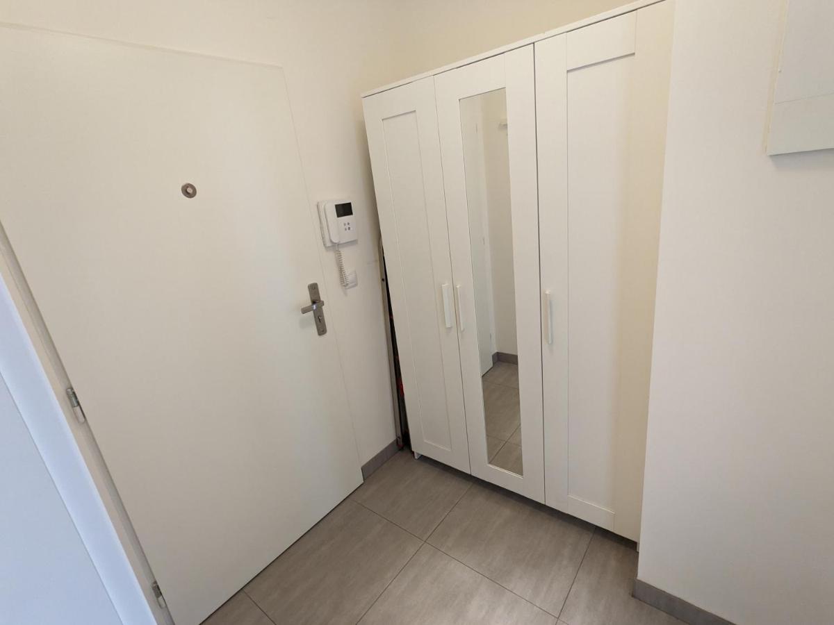 Cozy Apartment with Big Terrace in Central Prague - Karlín - Bed and Breakfast Praag