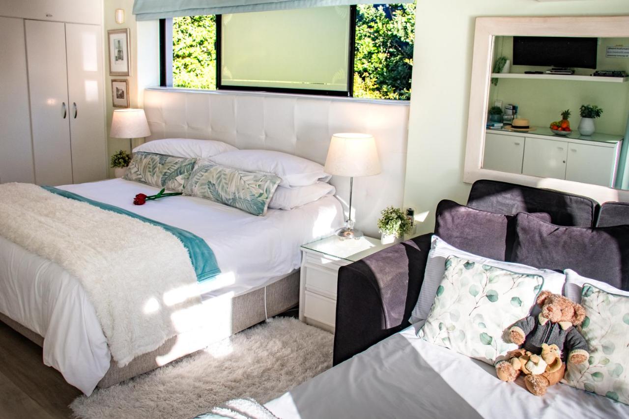 Luxury Suite with Spa Bath and Sea View