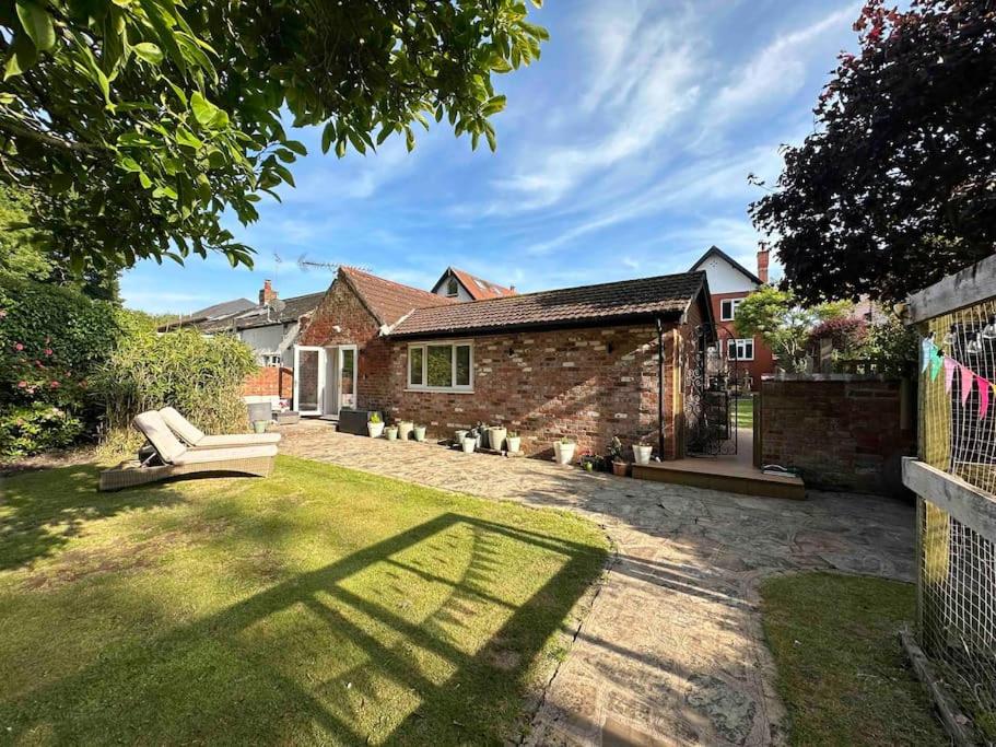 B&B Brown Moss Side - Leafy lodge in Lytham - Bed and Breakfast Brown Moss Side