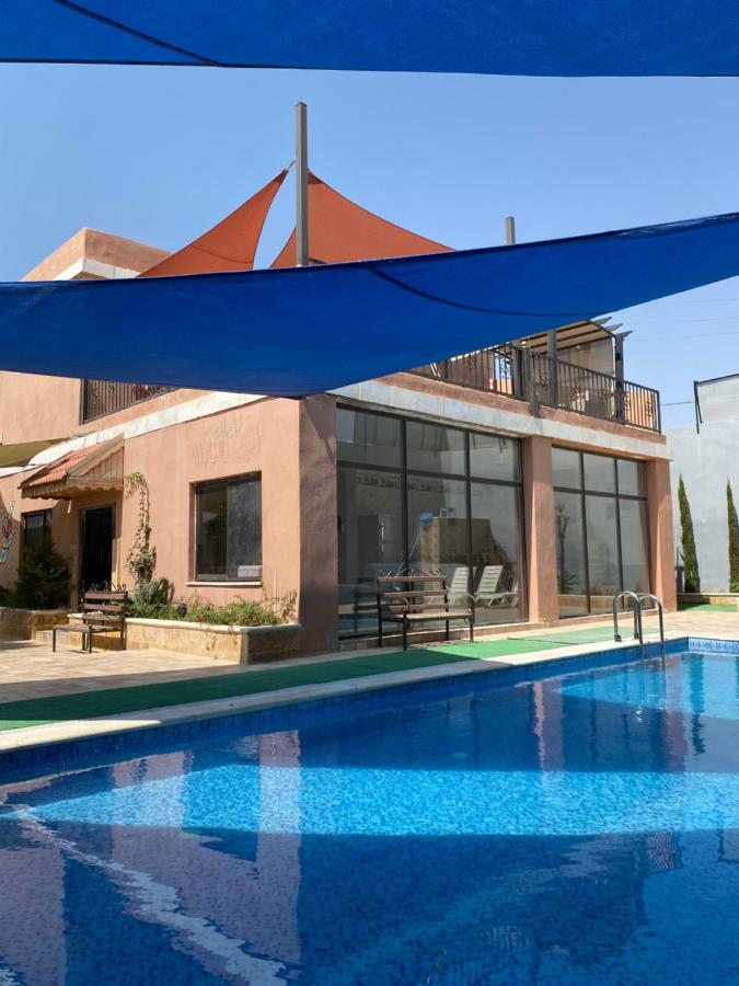 Jar AlQamar Chalet -شاليه جار القمر - B&B